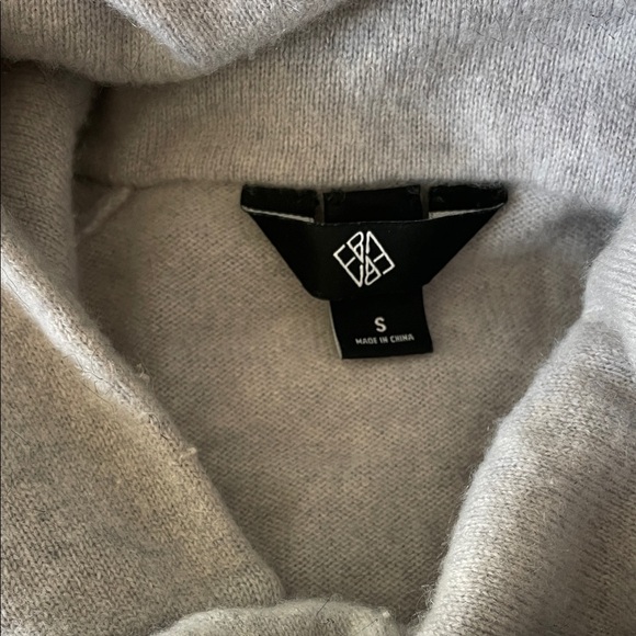 Eddie Bauer 100% cashmere Cozy Gray Hoodie and Jogger Set - Picture 2 of 16